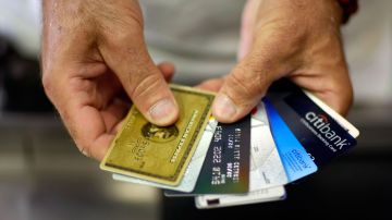 La pandemia logra reducir la deuda de los consumidores en tarjetas de crédito