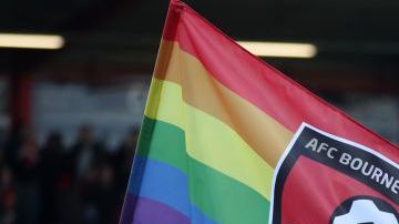 La Premier League reconoció a la comunidad LGBT en un encuentro del Bournemouth.