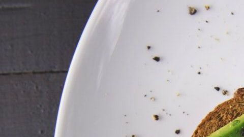 Los huevos son ricos en proteínas de alta calidad y bajo índice glucémico.