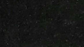 Shkodran Mustafi, defensor del Arsenal, reclama en la acción.