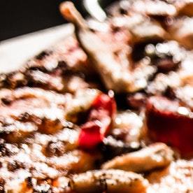 La palabra "pizza" no se debe castellanizar.