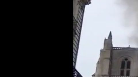 VIDEO: Captan supuesto rostro diabólico durante incendio en catedral