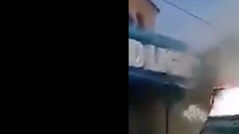 VIDEO: Cártel del Golfo y los Zetas Vieja Escuela queman camiones de empresa mexicana