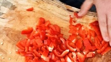 Promueve una dieta compuesta principalmente de frutas, verduras, frijoles, legumbres, granos y nueces.