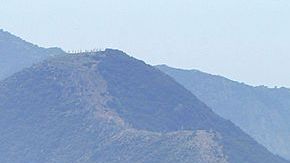 Muchos disfrutan de los paisajes de Angeles Crest Highway en primavera y verano.