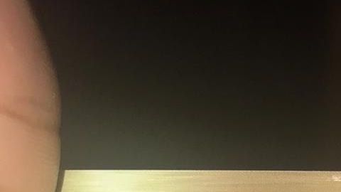 Mayra Todd muestra la tarjeta de débito preparada DRAI ya cobrada. (Cortesía Mayra Todd)