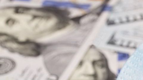 El partido rojo propone destinar un billón de dólares frente a los tres billones de los demócratas.