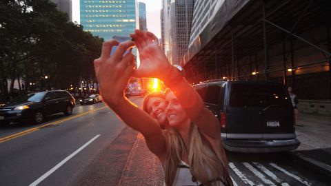 El 'Manhattanhenge' no pudo apreciarse este domingo debido a las nubes.