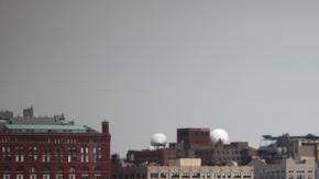 La unidad de operaciones en la Bahía del NYPD rescató a tripulantes.  Mario Tama/Getty Images