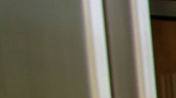 Emma Coronel con sus hijas en una de las visitas a la Corte de Brooklyn.