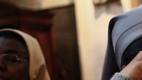 Las monjas denuncian que la música es tan perturbadora, que las distrae cuando tratan de realizar sus rezos nocturnos.
