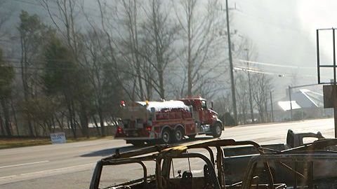 Los restos de un negocio de renta de autos tras el incendio en Gatlinburg, Tennessee. Brian Blanco/Getty Images