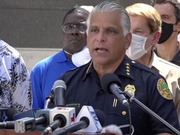 El jefe de policía de la ciudad de Miami, Jorge Colina, durante una conferencia de prensa el domingo para hablar de los arrestos en las manifestaciones.
