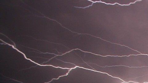 Los rayos suelen alcanzar al objeto más cercano que esté al aire libre.