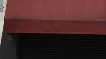 Las cortinas de los negocios han tenido que cerrar durante la pandemia de coronavirus