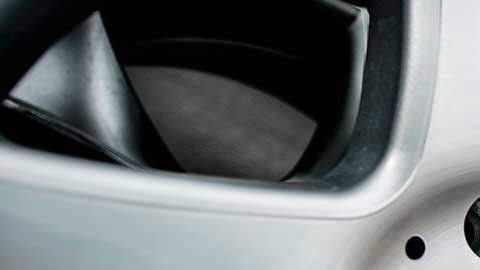 Los rines de buena calidad deben soportar golpes leves, de lo contrario estarías exponiendo tu auto a una seria avería.