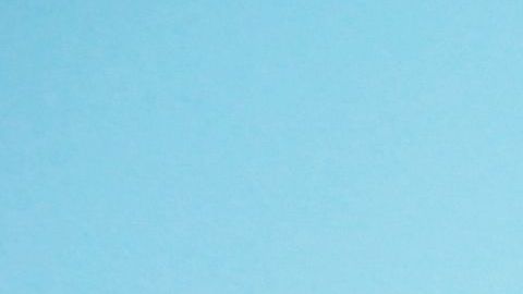 Nunca haga por un niño lo que él puede hacer solo, aunque no lo realice muy bien, como amarrarse los cordones del zapato.