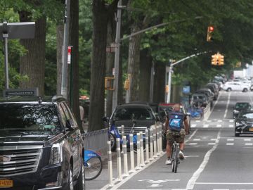 Regalarán bicicletas en Chicago además de candados, cascos y luces gratis a habitantes de Chicago que califiquen al plan apoyado por la alcaldesa Lori Lightfoot.