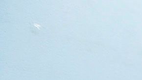 Rodolfo González Ruiz (izq.), de 48 años, quien fue deportado del Este de Los Ángeles, es uno de los cientos de deportados que cada semana reciben una comida caliente en el refugio Madre Assunta./ AURELIA VENTURA