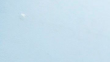 Rodolfo González Ruiz (izq.), de 48 años, quien fue deportado del Este de Los Ángeles, es uno de los cientos de deportados que cada semana reciben una comida caliente en el refugio Madre Assunta./ AURELIA VENTURA