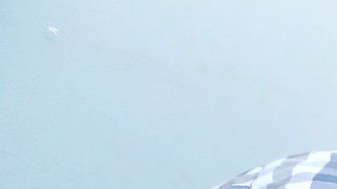 Rodolfo González Ruiz (izq.), de 48 años, quien fue deportado del Este de Los Ángeles, es uno de los cientos de deportados que cada semana reciben una comida caliente en el refugio Madre Assunta./ AURELIA VENTURA