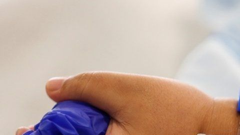 La FDA dio autorización para el uso de emergencia del plasma convaleciente.