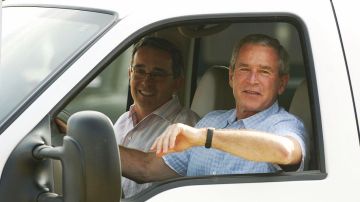 Alvaro Uribe y George W. Bush,