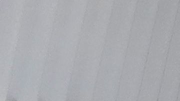 Centro comercial semi vacío sin tiendas abiertas en el Bajo Manhattan