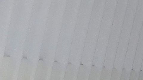 Centro comercial semi vacío sin tiendas abiertas en el Bajo Manhattan