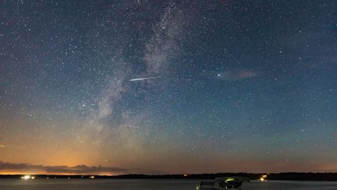 Lluvia de meteoritos Perseidas y la Vía Láctea, en Minnesota.