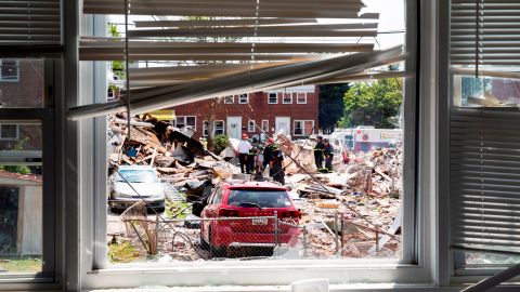 La explosión destruyó al menos tres casas alrededor.