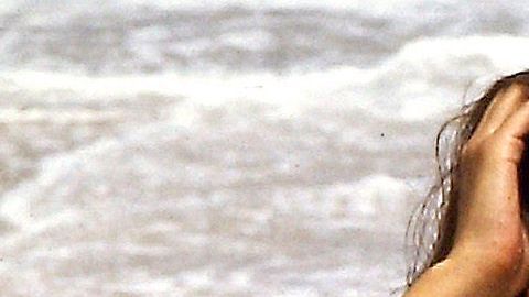 Ninel Conde posa en bikini en la playa en 1996/México, 21 de mayo de 2015. Crédito: Mezcalent.