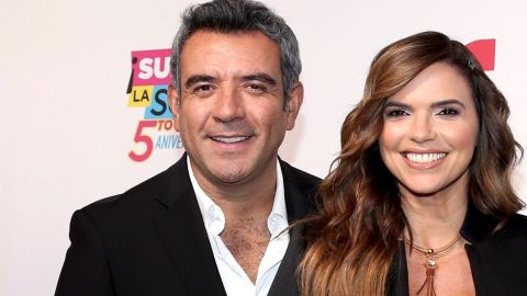 Héctor Sandarti junto a Rashel Díaz.