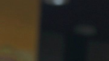 Beber suficiente agua mantiene el cuerpo hidratado y estimula al cuerpo a eliminar la grasa.