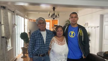 Arturo Jiménez se reúne con sus padres. (Cortesía Arturo Jiménez)