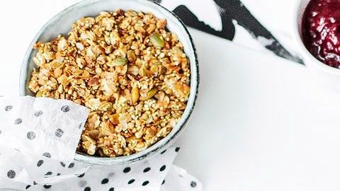 Los cultivos vivos o probióticos pueden mejorar la microbiota intestinal.