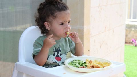 La mayoría de menores están comiendo aproximadamente el doble de sodio que deberían.