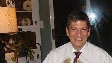 Carlos Bowshier, es un donador constante para negocios mexicanos.