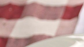 Los chilaquiles conde tendrán una textura menos crujiente a como se aprecia en la imágen debido a que se cocinaron unos minutos con la salsa y el pollo.