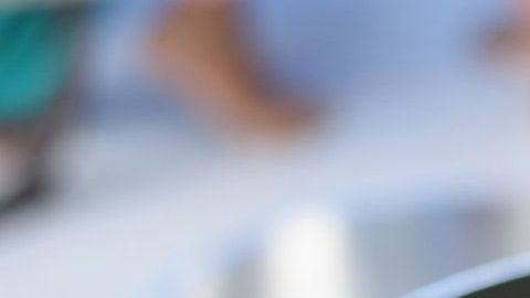 Agregar hierbas y especias te ayuda a usar menos sal y disminuye los efectos en el cuerpo de la comida grasosa.