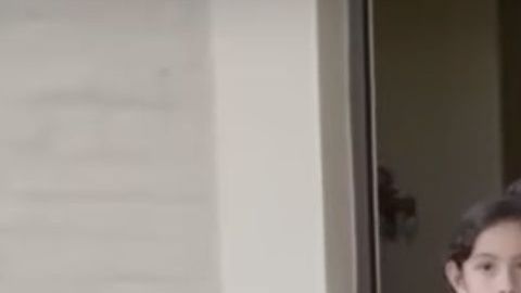 Alejandra con sus hijas Estela, de 11 años, y Pamela, de 17.