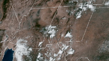 El humo del incendio Fire en California se extiende a Arizona, el 2 de agosto de 2020.