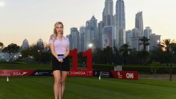 Paige Spiranac durante un torneo en Dubai.