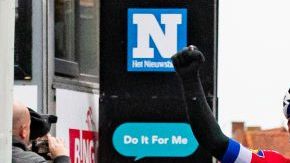 Fabio Jakobsen celebrando una victoria.