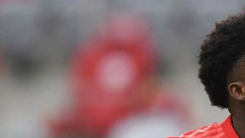 Alphonso Davies en un partido con Bayern Munich.