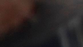 Una mujer se somente a una prueba de COVID-19 en Houston.