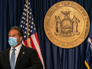 El gobernador Andrew Cuomo pidió a los neoyorquinos "no bajar la guardia" contra la pandemia.