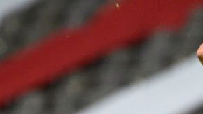 Trincao enfrentando a Alex Telles del Porto.