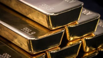 El precio de una onza de oro superó los $2,000 dólares por primera vez en Estados Unidos