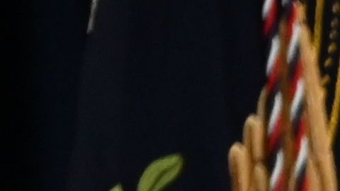 Trump firma órdenes ejecutivas de alivio temporal, el cheque de desempleo se reduce a $400 dólares semanales